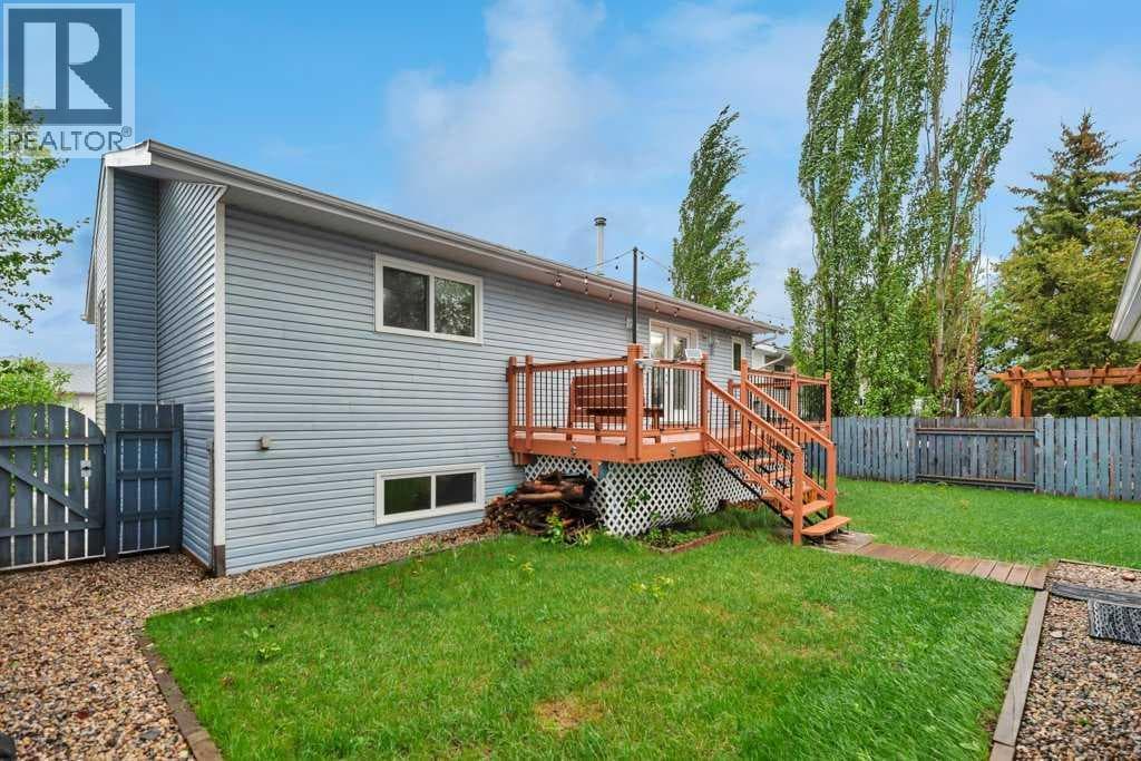 119 Strathaven Crescent — photo 3