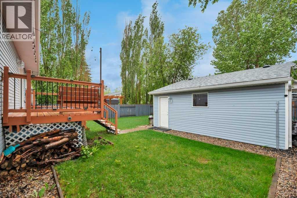 119 Strathaven Crescent — photo 2