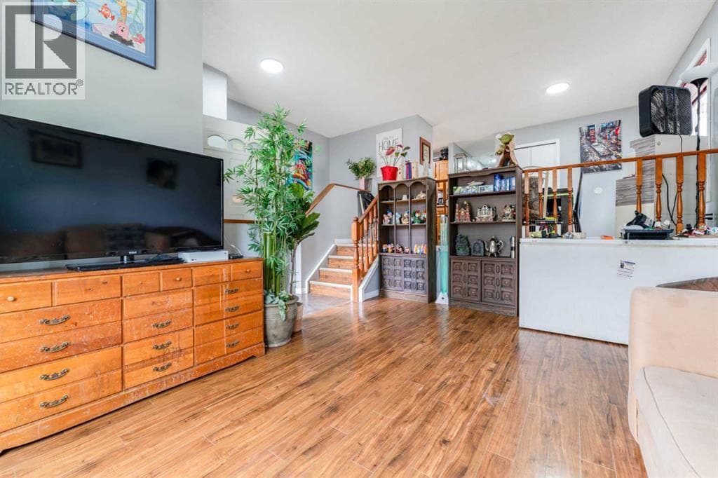 6087 Martingrove Road NE — photo 4