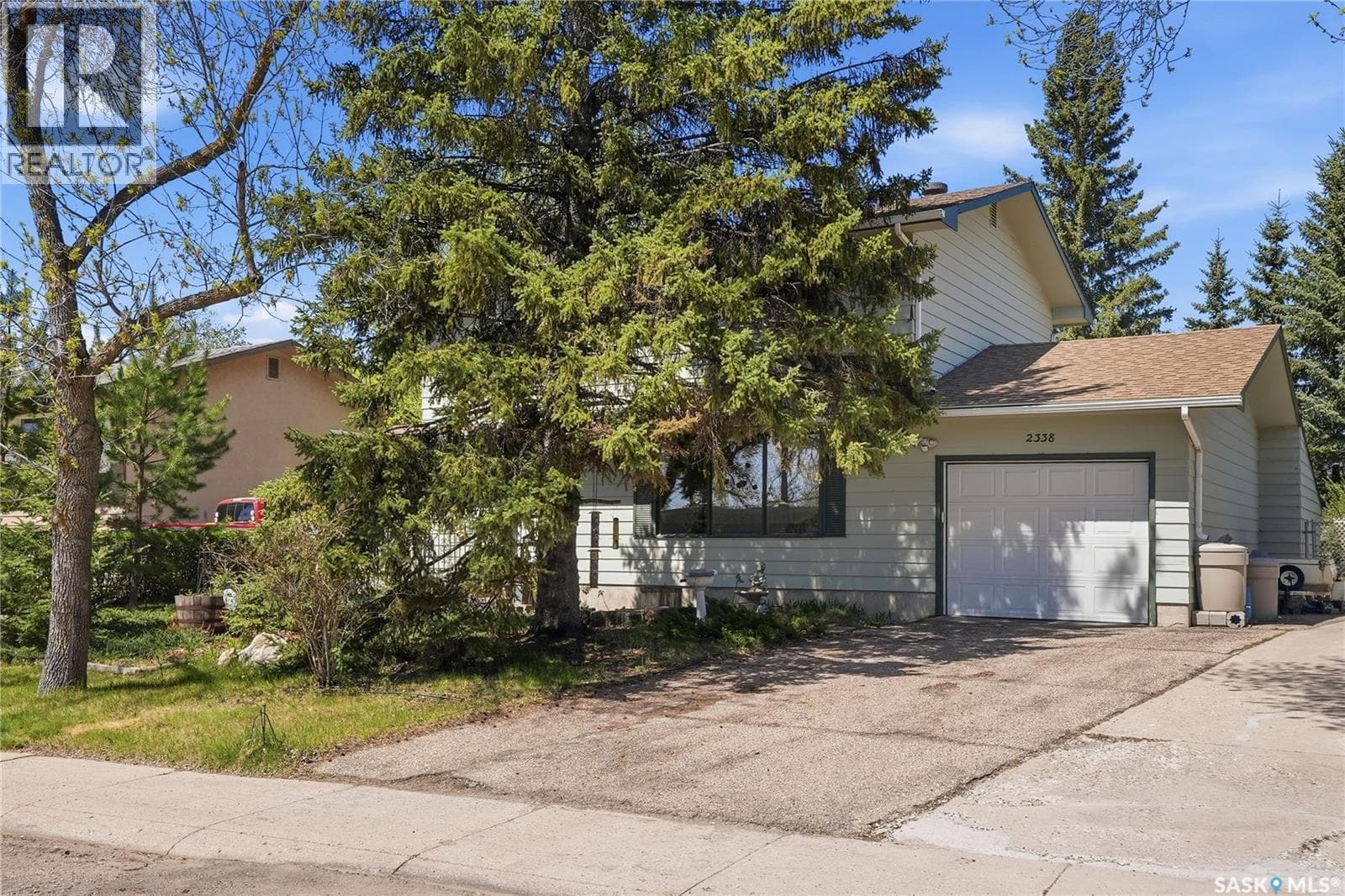 2338 Easthill