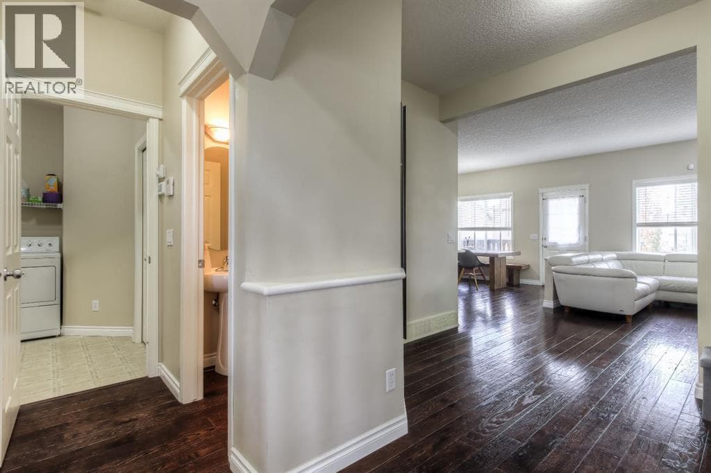 77 Weston Court SW — photo 4