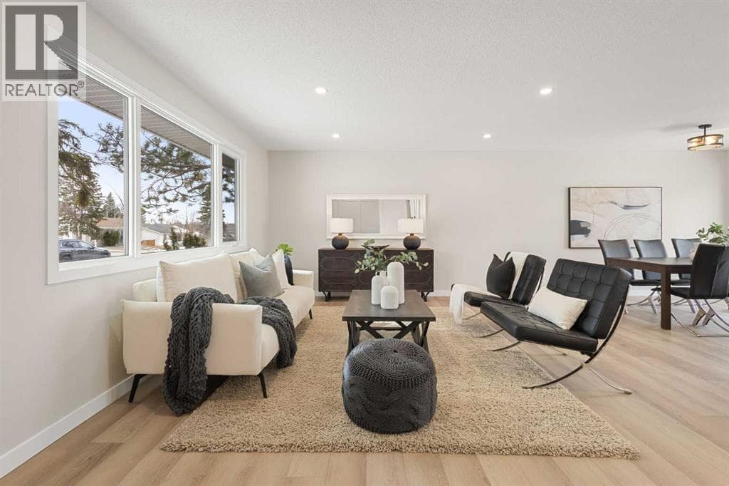 347 Queensland Drive SE — photo 3