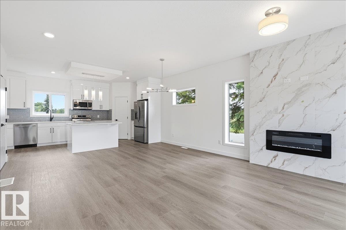 5023 47ave — photo 3