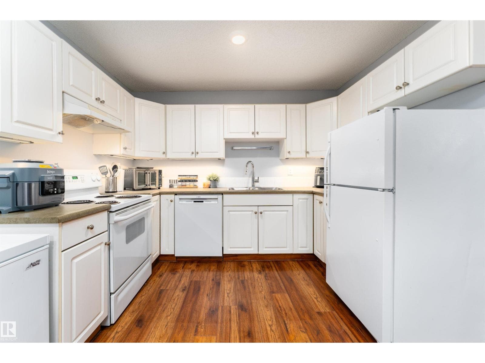 #26 10208 113 ST NW