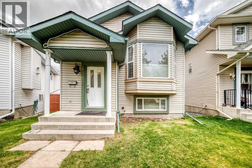 137 Erin Meadow Bay SE