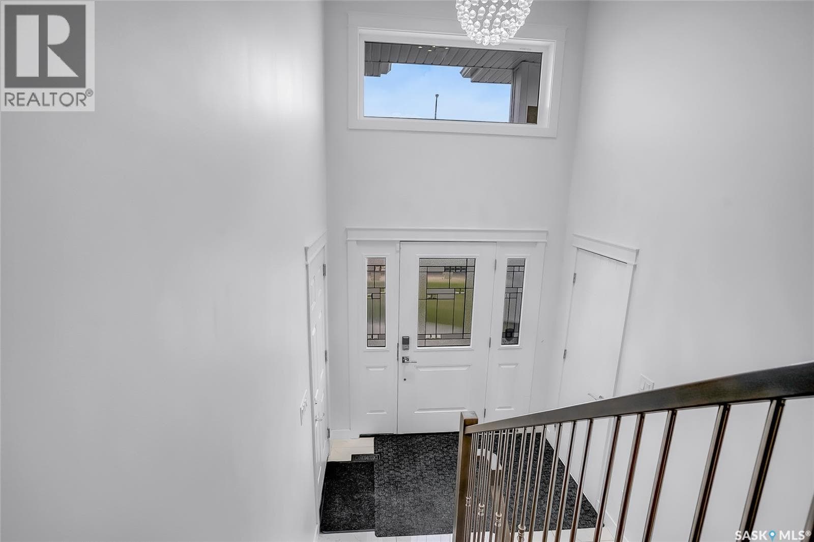 715 Bentley MANOR — photo 3