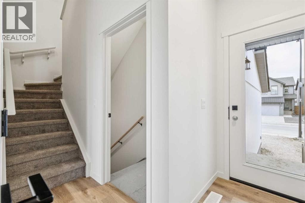 30 Bartlett Row SE — photo 2