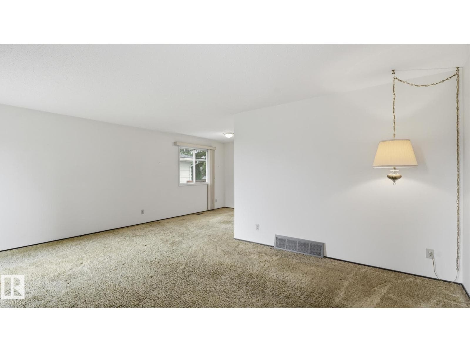 7408 40 AV NW — photo 4