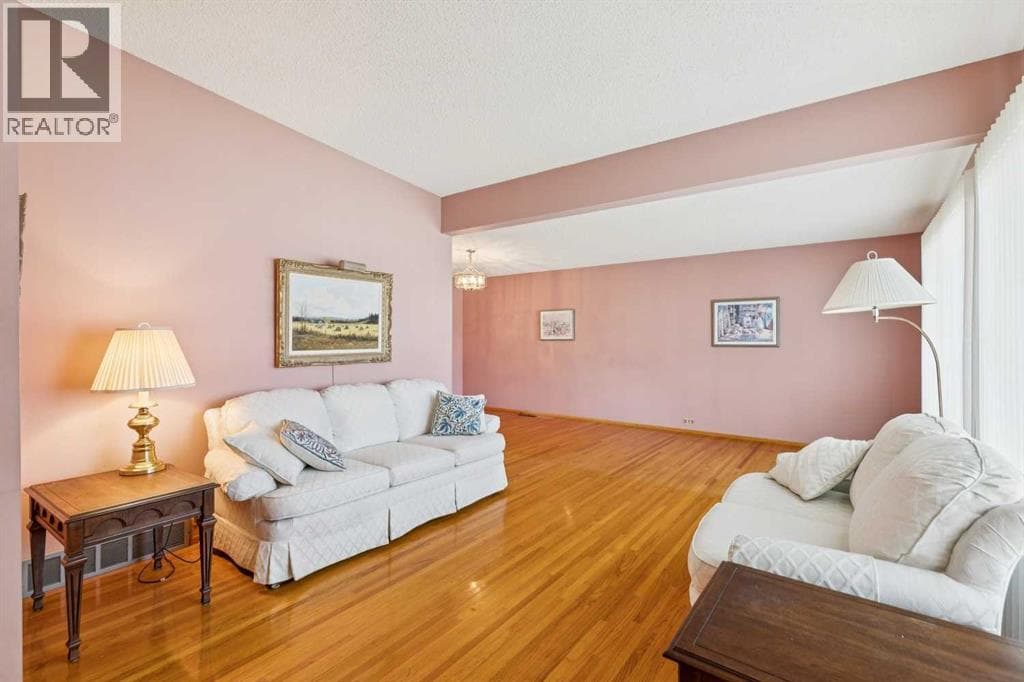 4312 40 Street NW — photo 3