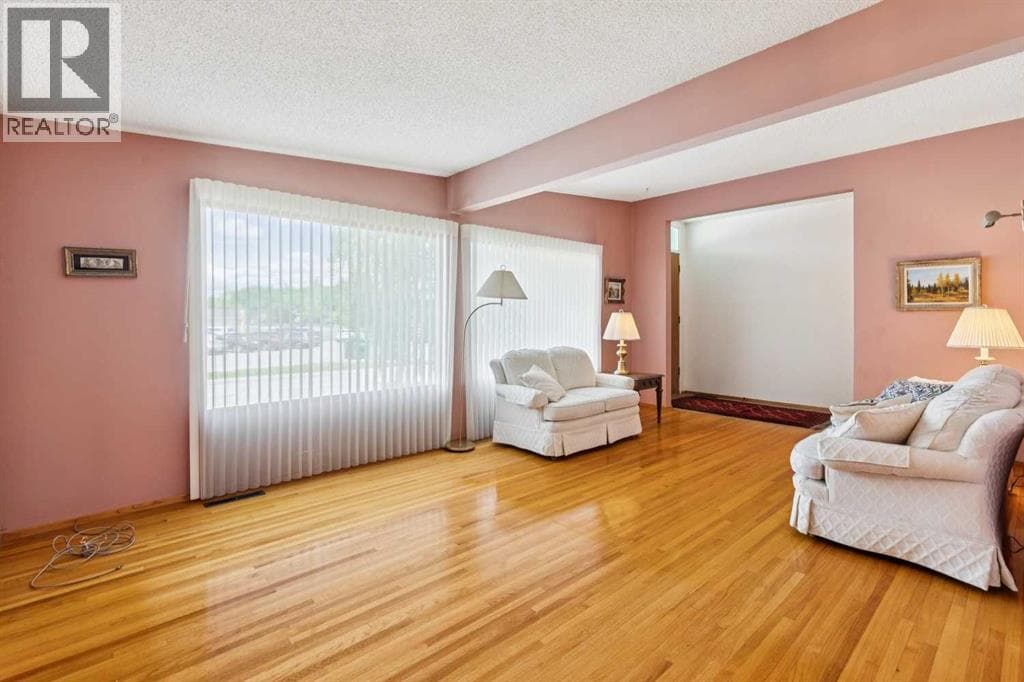 4312 40 Street NW — photo 5