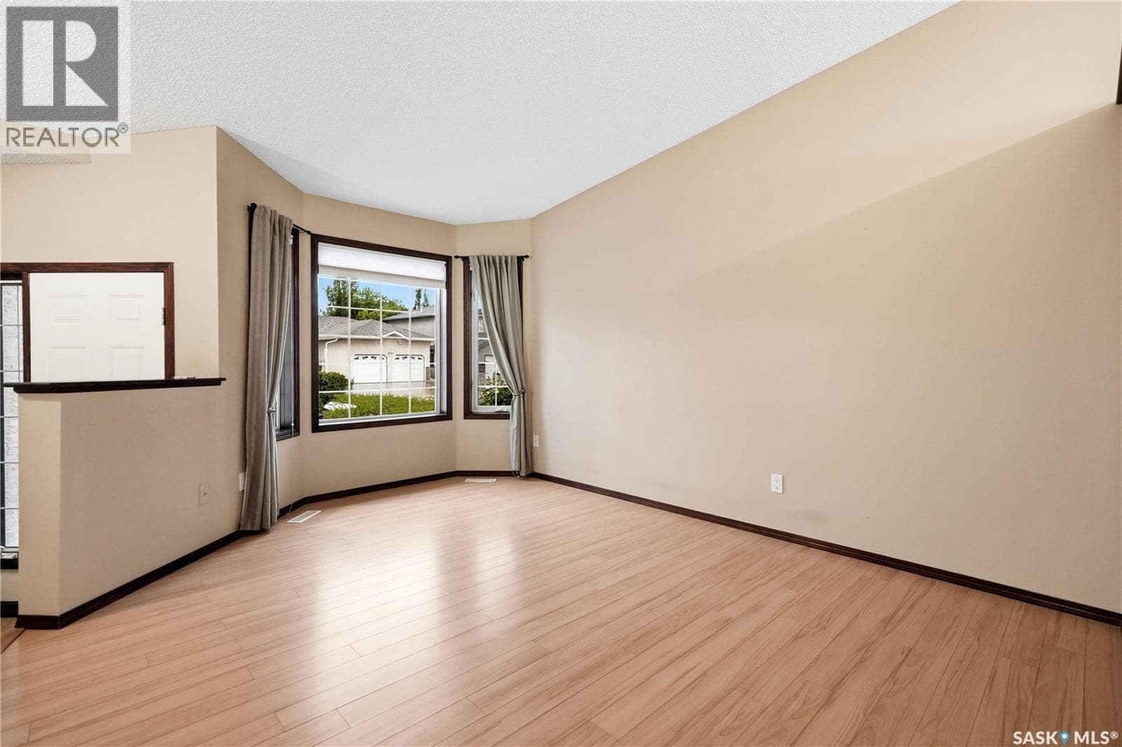 3676 Bishop CRESCENT E — photo 5
