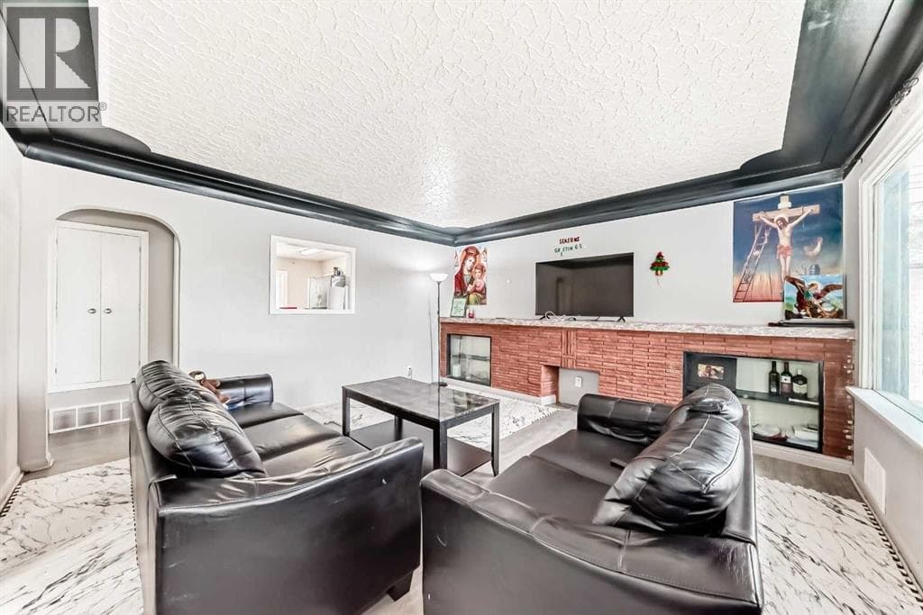 2517 36 Street SE — photo 4