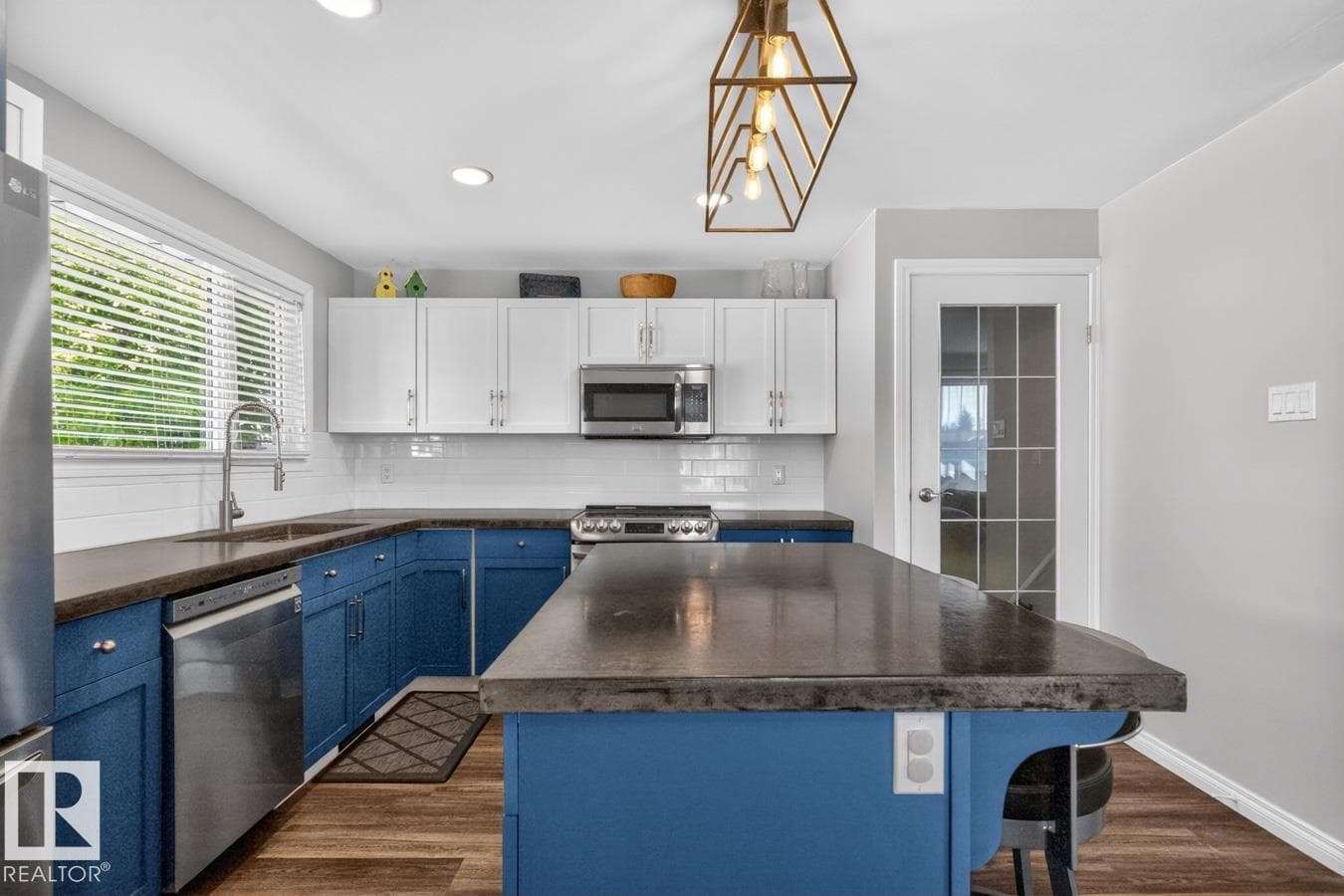 152 WARWICK RD NW