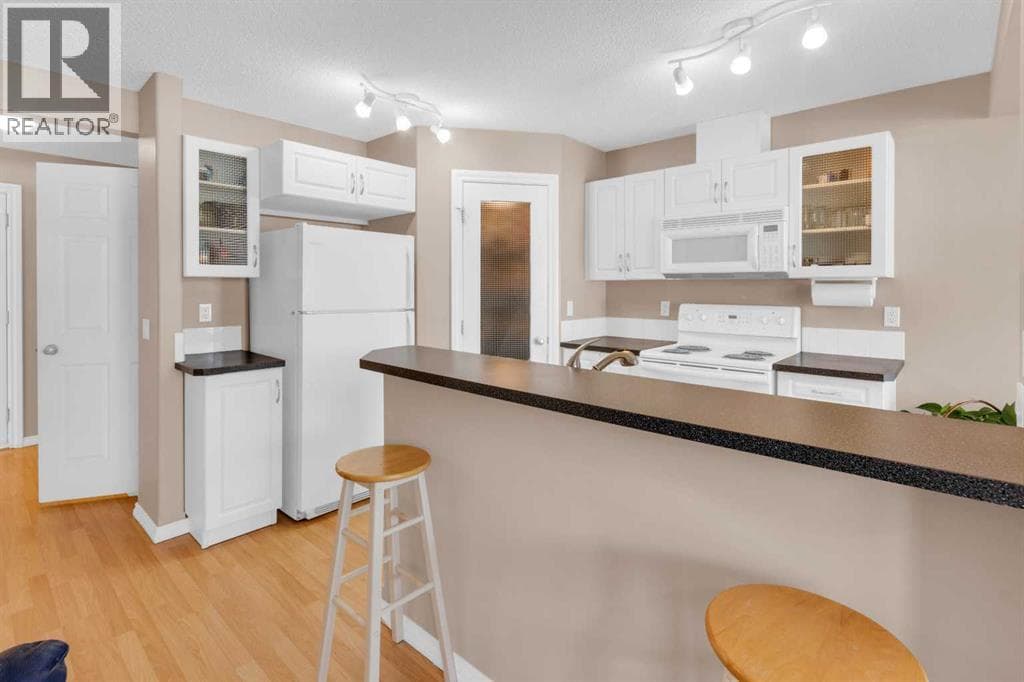 27 Royal Birch Mount NW — photo 4