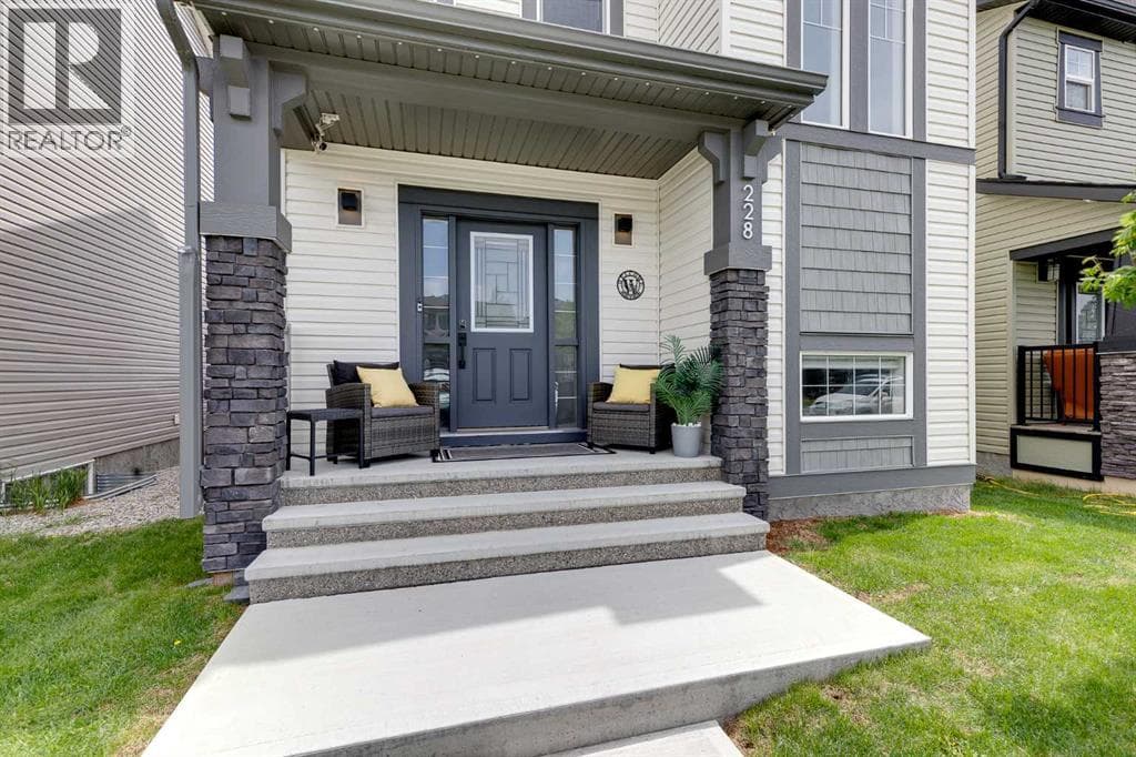 228 Hillcrest Road SW — photo 2