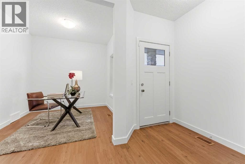 102 Cranarch Common SE — photo 4