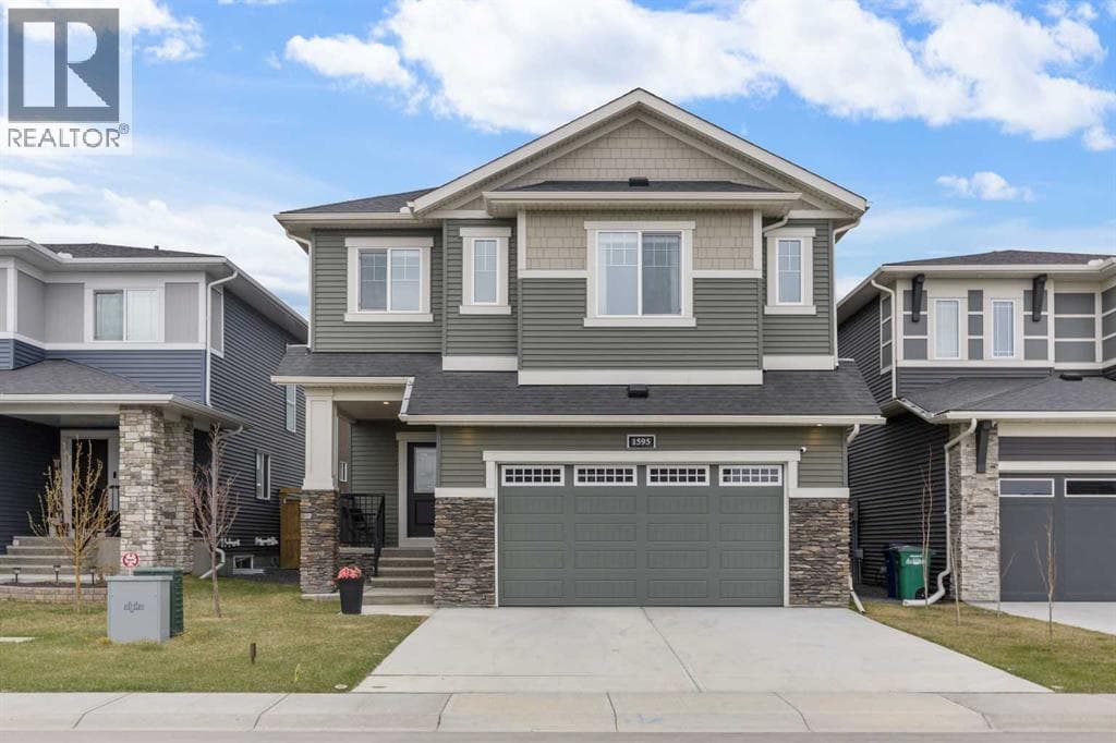 1595 Baywater Street SW — photo 2