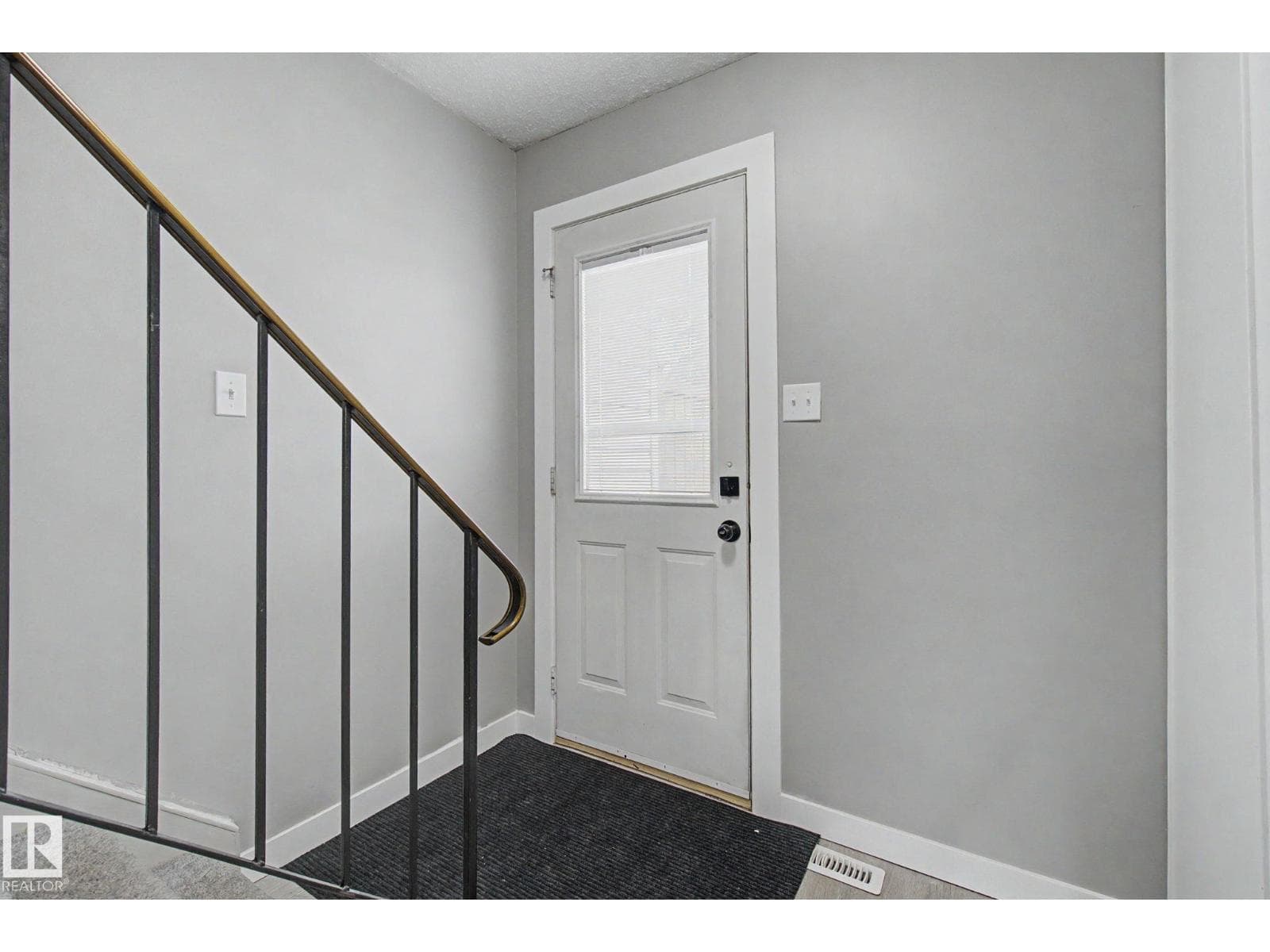 4315 46 ST — photo 3