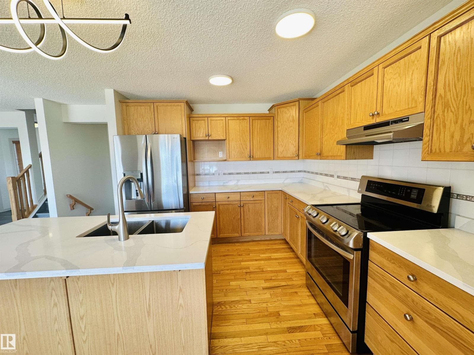 4811 152 AV NW — photo 4