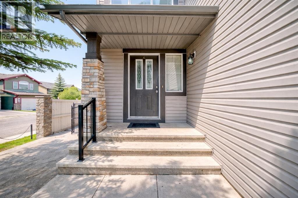 104 Panamount Terrace NW — photo 2