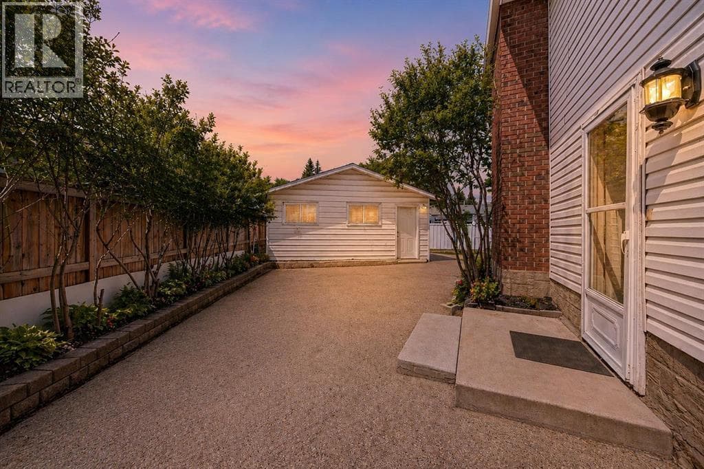 204 Whiteview Close NE — photo 3