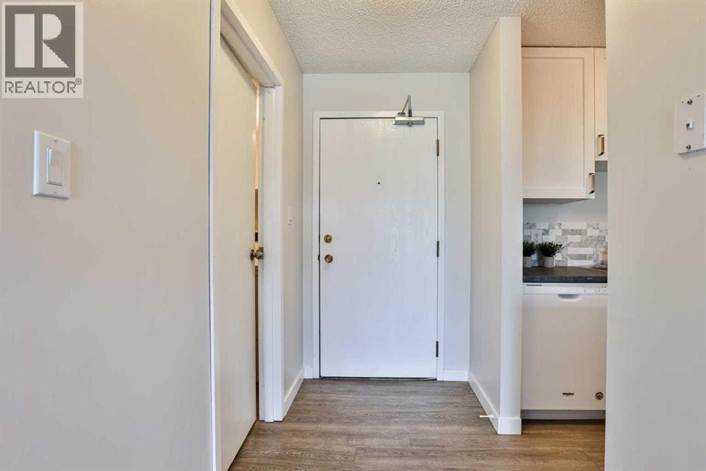 201, 405 Columbia Boulevard W — photo 2