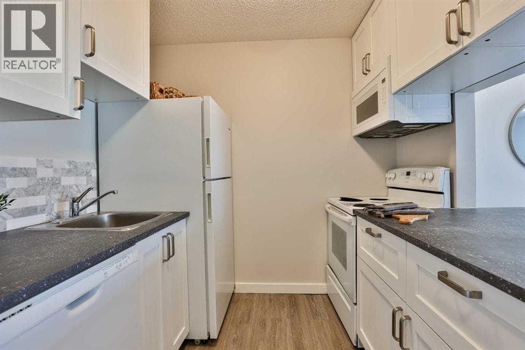 201, 405 Columbia Boulevard W — photo 4
