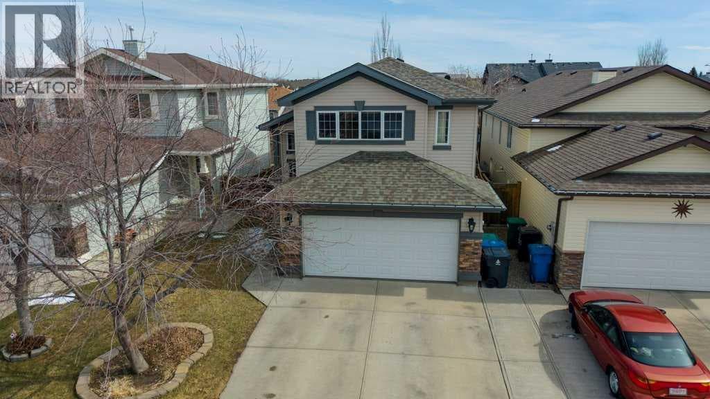 329 Grizzly Crescent N — photo 3
