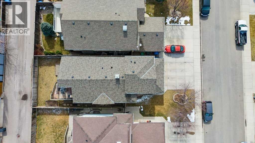 329 Grizzly Crescent N — photo 4