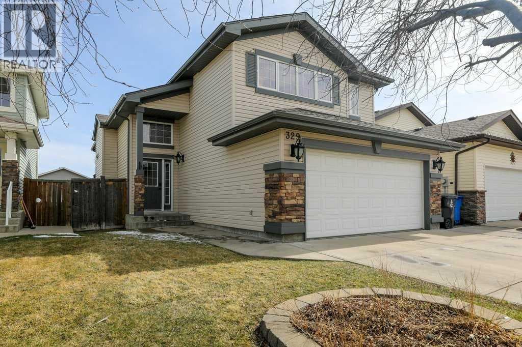 329 Grizzly Crescent N — photo 2