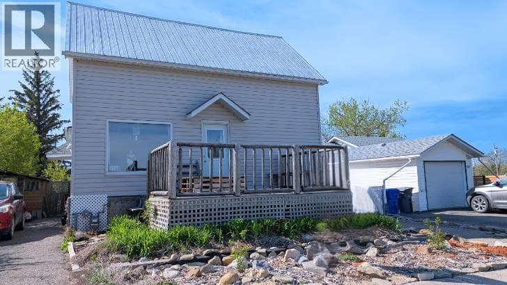 311 47 Avenue W — photo 2
