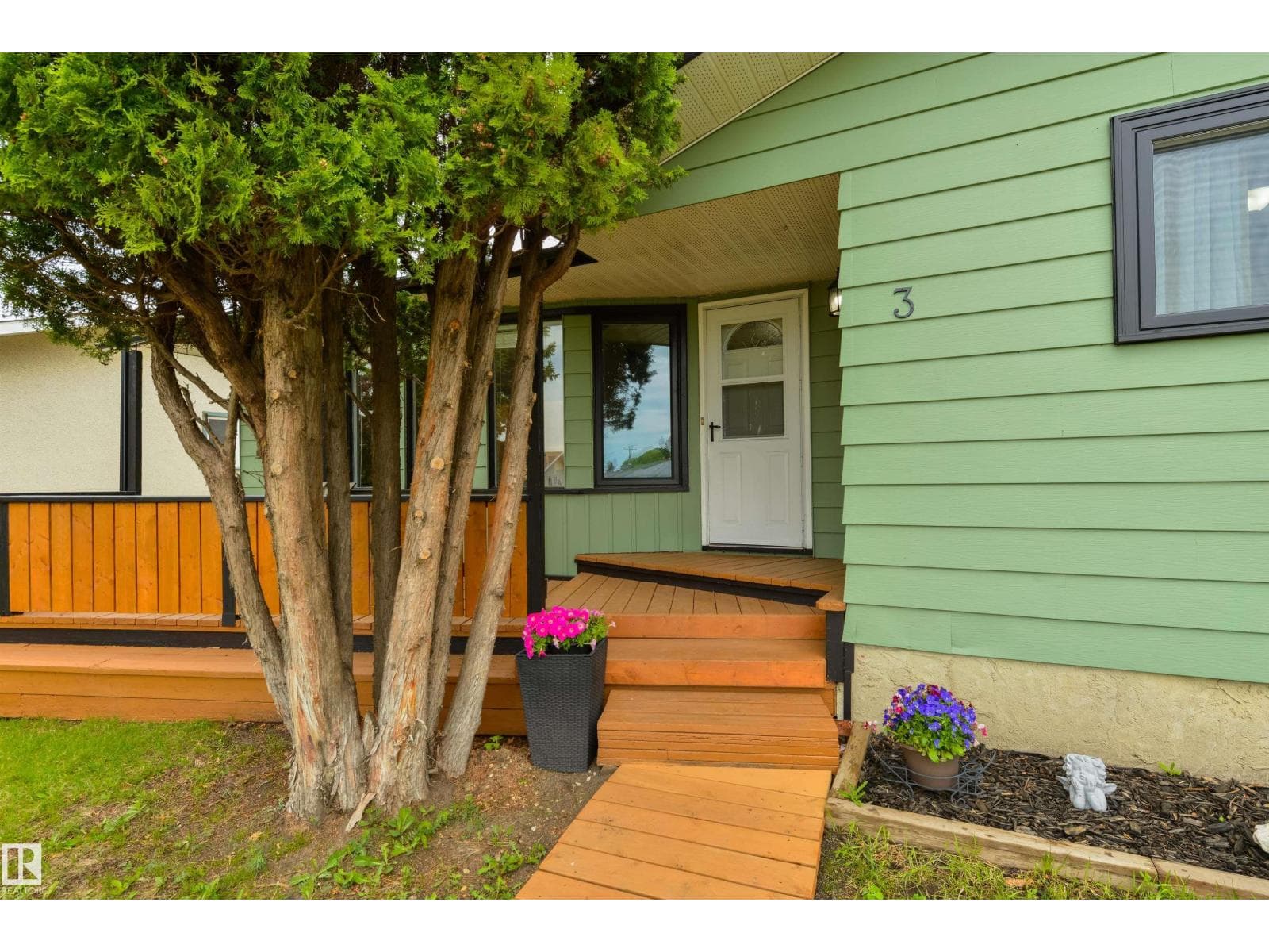 3 BENTON ST — photo 2