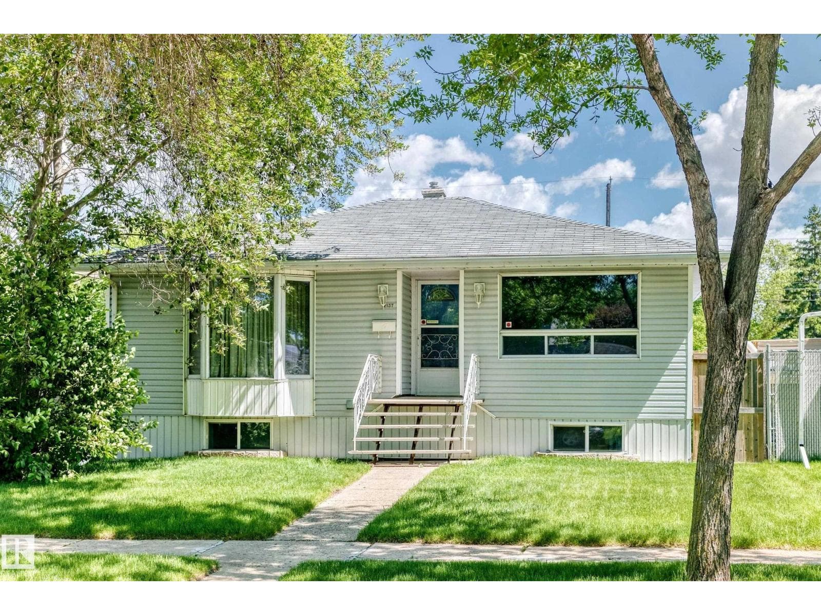 12137 44 ST NW NW
