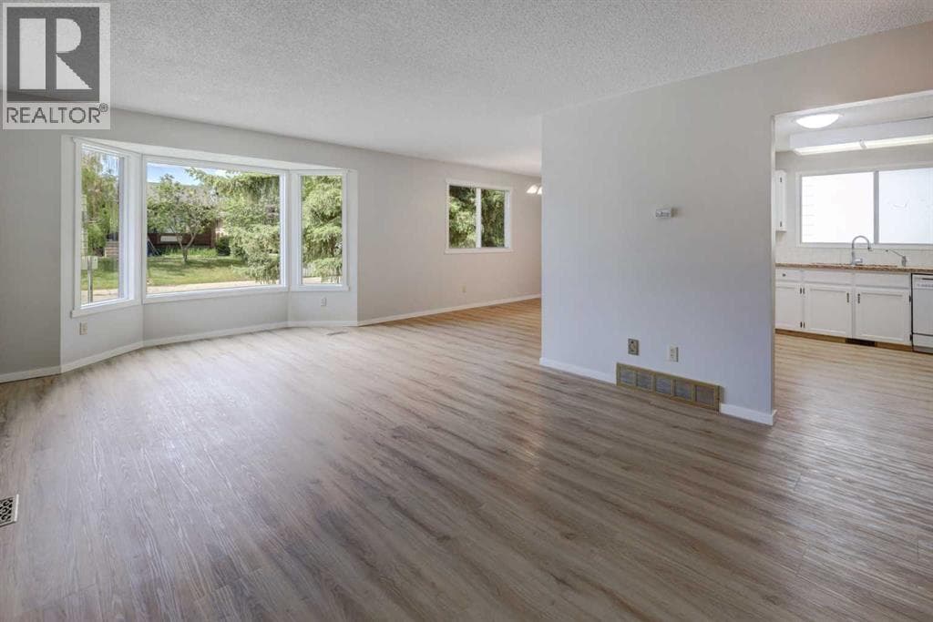 9 Maple Leaf Road — photo 3