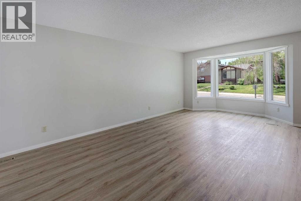 9 Maple Leaf Road — photo 5
