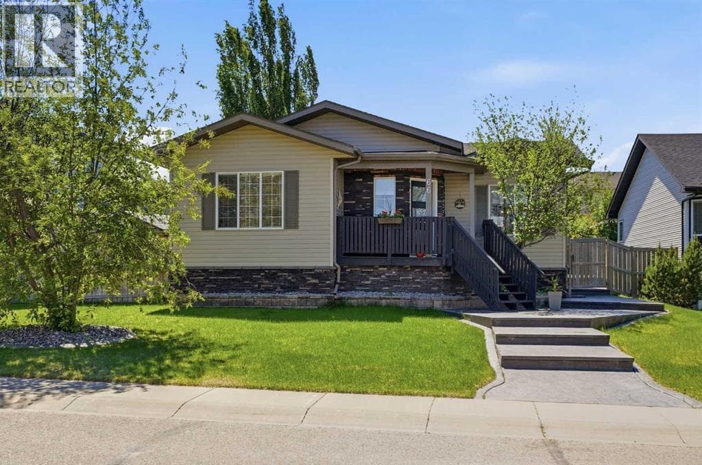 66 Pondside Crescent
