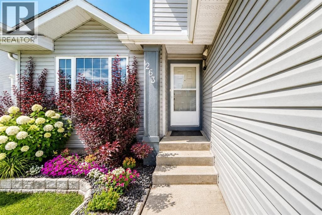 263 Coral Keys Drive NE — photo 3