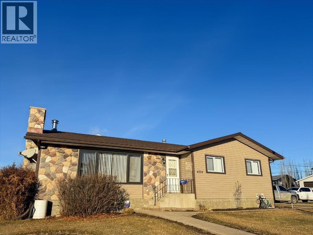 4504 45 Street — photo 2