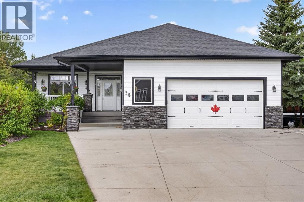 35 Vantage Crescent