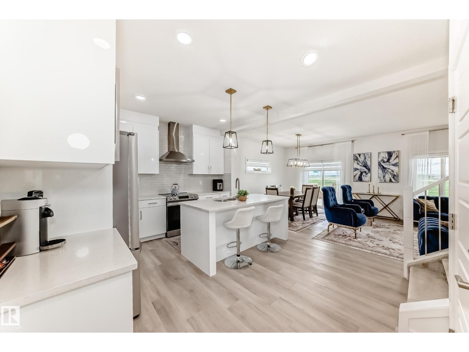 9020 183 AV NW — photo 2