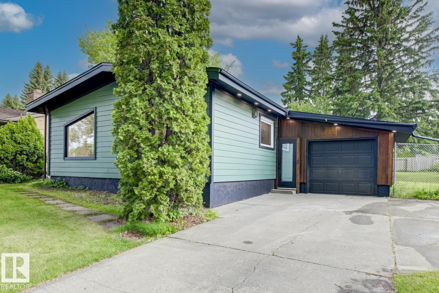33 HAZEL ST — photo 2