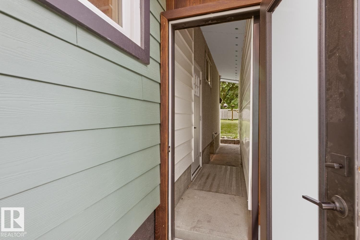 33 HAZEL ST — photo 5