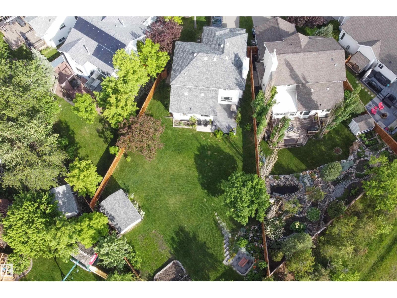 139 LILAC LN — photo 4