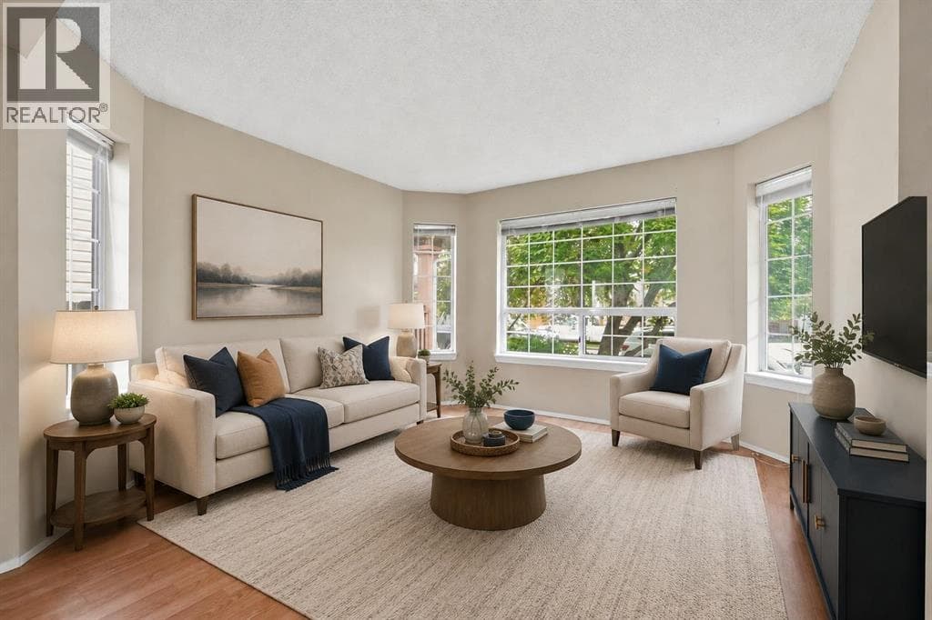 298 Costa Mesa Close NE — photo 3
