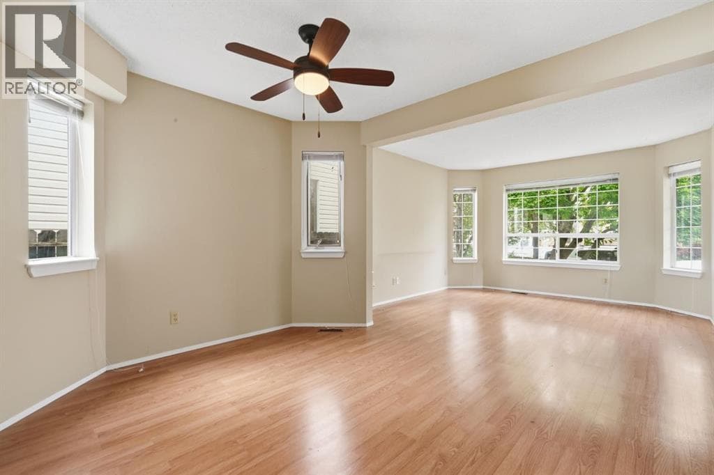 298 Costa Mesa Close NE — photo 4