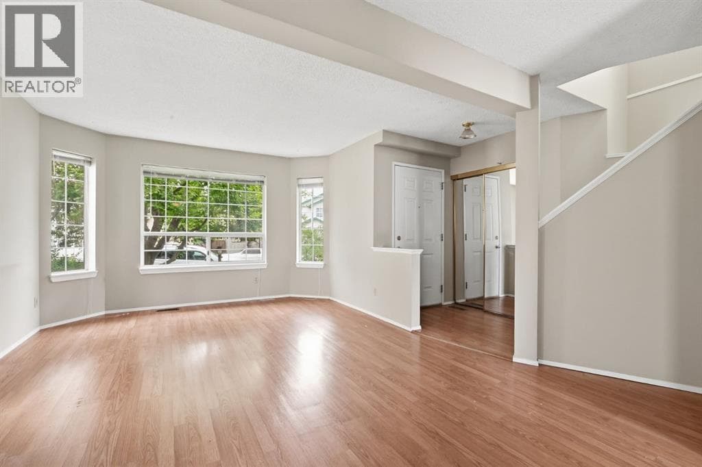 298 Costa Mesa Close NE — photo 5