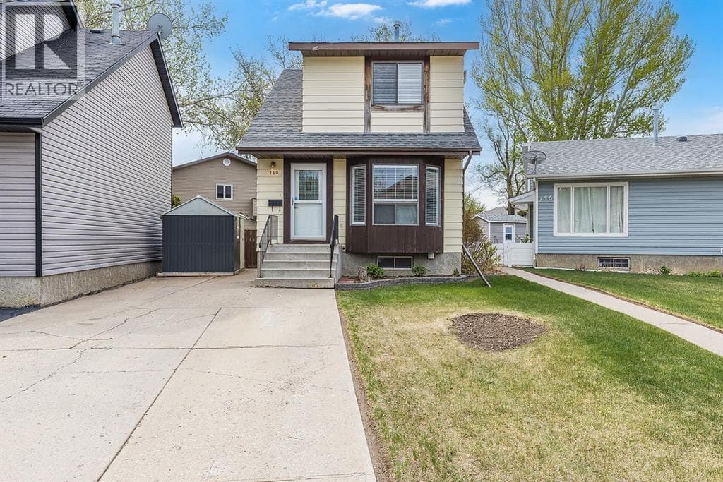 160 South Ridge Crescent SW