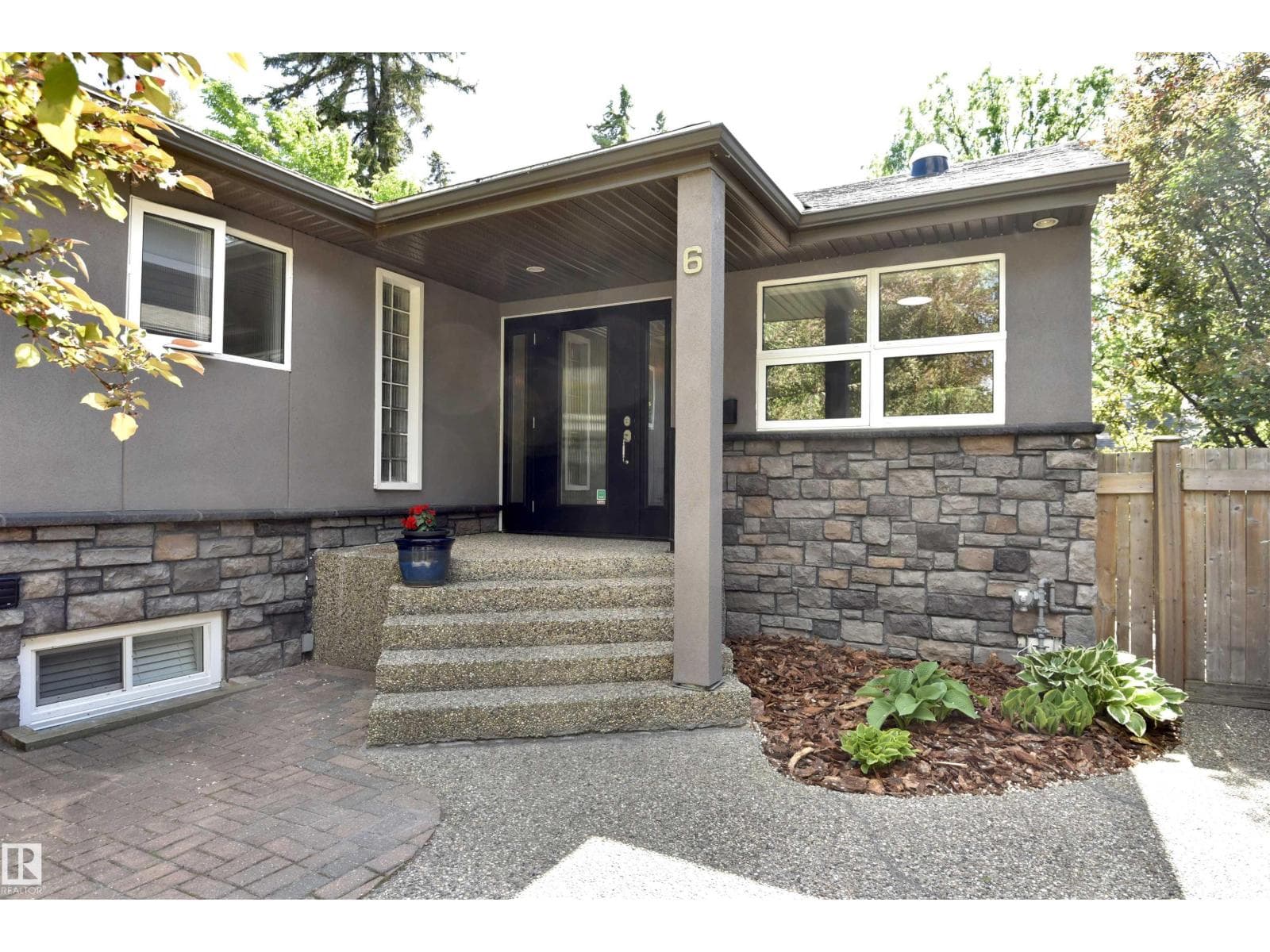 6 St George's CR NW — photo 2