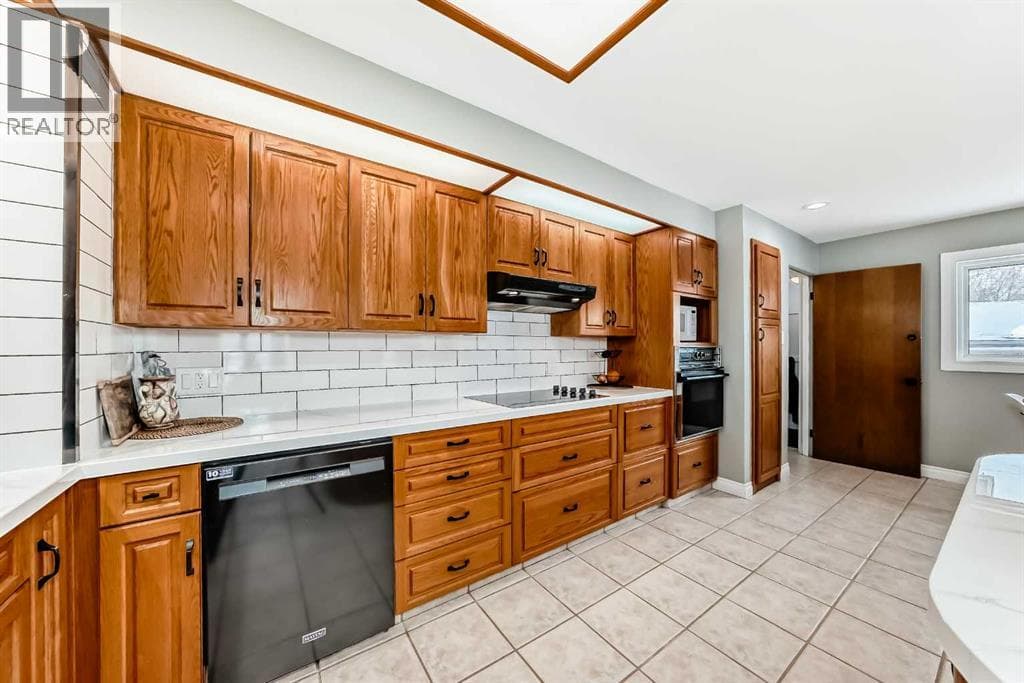 8043 Elbow Drive SW — photo 3