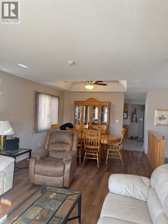 12 Clearwater Crescent — photo 3